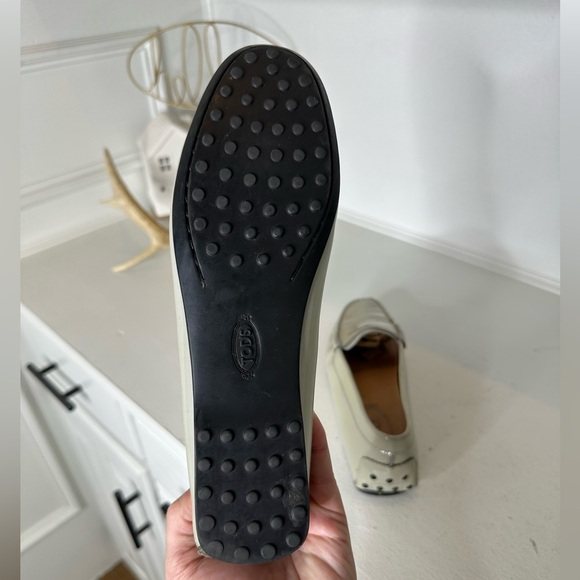 Tod’s Classic Women’s Patent Leather Penny Loafers – Beige – Size 38 (US 8) - Picture 7 of 9